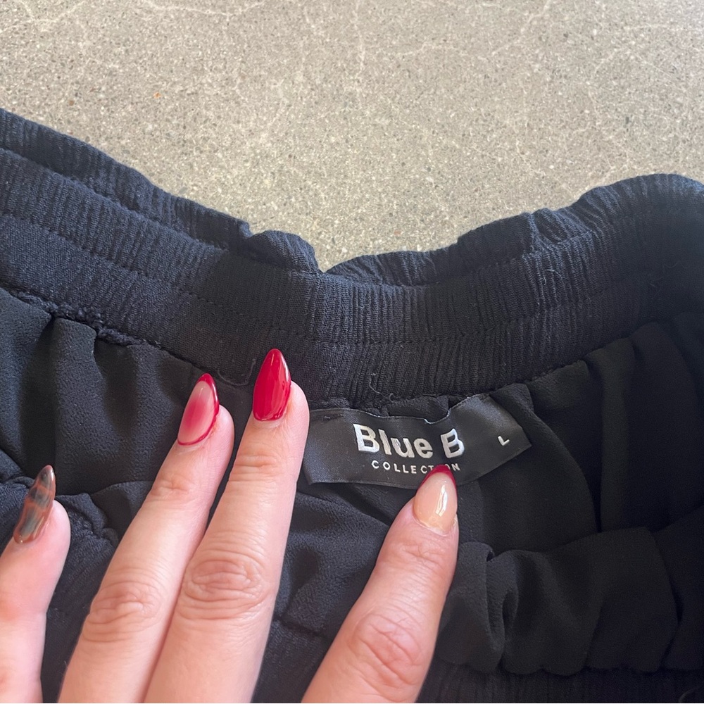 Chic Black Ruffled Mini Skirt - Picture 2 of 3